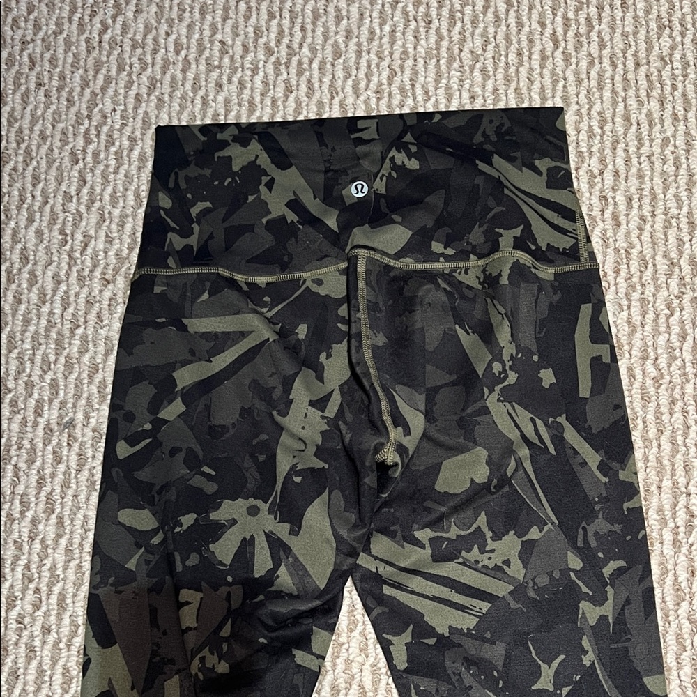 lululemon athletica Women's Leggings - Black Green Camouflage - Picture 2 of 8